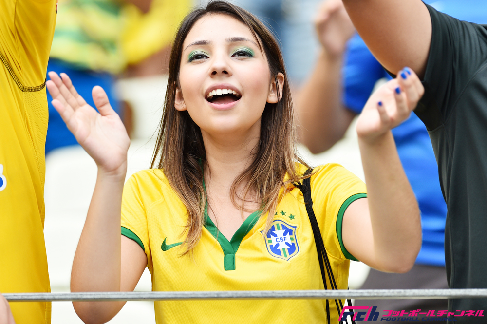 W杯ブラジル大会で応援する美女サポーターたち フットボールチャンネル