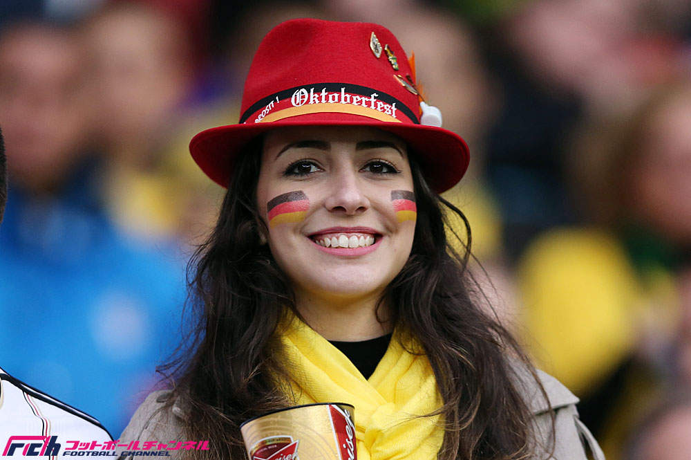 ベスト16 ドイツ代表vsアルジェリア代表戦の美女サポーターたち - フットボールチャンネル