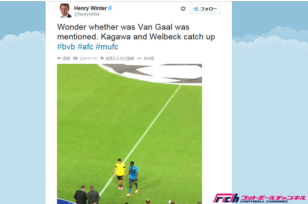 英紙記者が香川とウェルベックの談笑写真を掲載し 気になる とツイート フットボールチャンネル