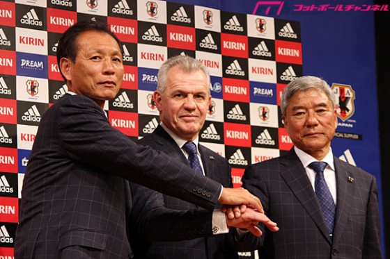 日本代表、“灰色状態”のままアジア杯へ。アギーレ監督指揮を明言も状況次第では…