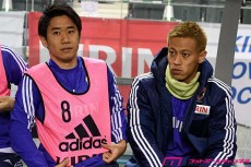「日本のキーとなる選手」「監督の経験値」。互いに認め合う本田と指揮官。違いを見せつけた1G1A