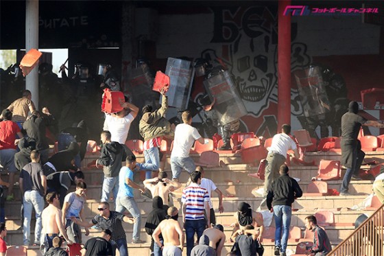 ベオグラード・ダービーで観客と機動隊が衝突。多くの負傷者と逮捕者を出す事態に