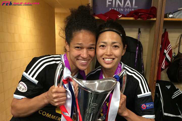 渡独6年目での欧州制覇を噛みしめる安藤 夢を叶えることができて ぐっ ときた フットボールチャンネル