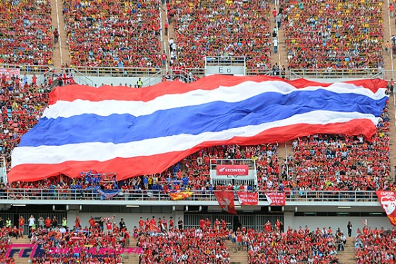 タイ・バンコクの爆発、テロの可能性もサッカーの試合は通常どおり続行