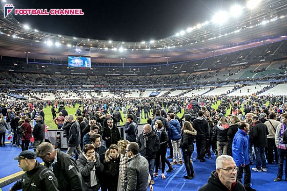 パリで同時多発テロが発生。フランス対ドイツの観客がピッチに避難