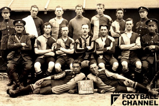 ウールフォールのFIFA会長在任中には第一次世界大戦が勃発。大戦中には軍人たちもサッカーに興じていた