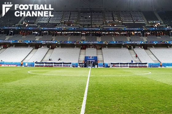 Euro開催中のスタジアム 荒れたピッチを 塗装 でカモフラージュ 怪我の心配も フットボールチャンネル