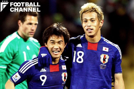 2010年南アフリカW杯で日本代表を引っ張った本田圭佑（右）と岡崎慎司（左）