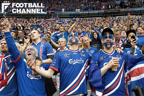 アイスランド大統領がサポーター席で応援 代表のユニフォームも着用 フットボールチャンネル