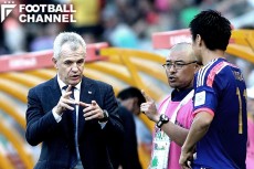 ブラジルW杯後、2015年のアジアカップまで日本代表を率いたハビエル・アギーレ監督（左）