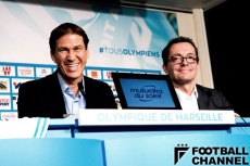 マルセイユの監督に就任したリュディ・ガルシア新監督（左）とジャック＝アンリ・エロー新会長（右）