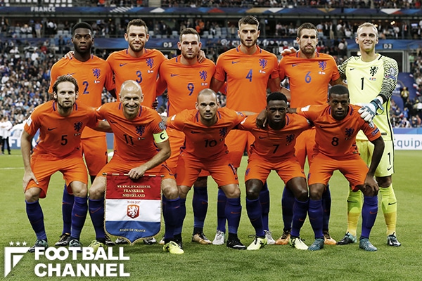 オランダ代表 低迷の要因 W杯予選敗退の危機 伝統国が囚われた 攻撃サッカー のジレンマ フットボールチャンネル