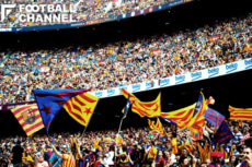 カタルーニャ独立のシンボル旗群、エステラデスはカンプノウの観客席でも掲げられている