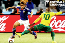 2010年の南アフリカ大会では全4試合に先発出場。日本の決勝トーナメント進出に貢献した
