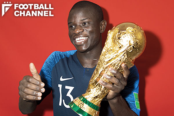 フランスno 1の恥ずかしがり屋 トロフィー持ちたくても持てず 見かねた同僚がフォロー ロシアw杯 フットボールチャンネル