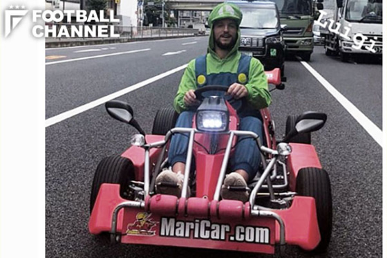 日本満喫のベルギー代表fw ルイージに扮してマリオカート 東京の道路を疾走 フットボールチャンネル