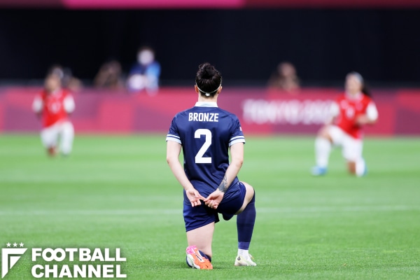 イギリス女子代表 試合前に片膝つき差別に抗議 主将 エースが語った行動の意味と 連帯 の意志 東京五輪 フットボールチャンネル