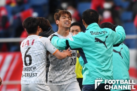 そこに決めるか 柏レイソル新加入mfのゴールが最高 ドラマのような展開から決めた完璧な一撃 フットボールチャンネル