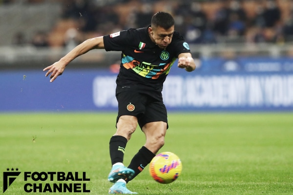 まるでレーザービーム インテル背番号7のゴールがあまりにも衝撃 誰も防げない豪快弾 フットボールチャンネル