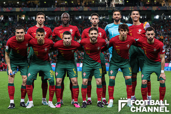 ユーロ2024予選、リヒテンシュタイン代表対ポルトガル代表で試合開始前にチーム撮影を行うポルトガル代表