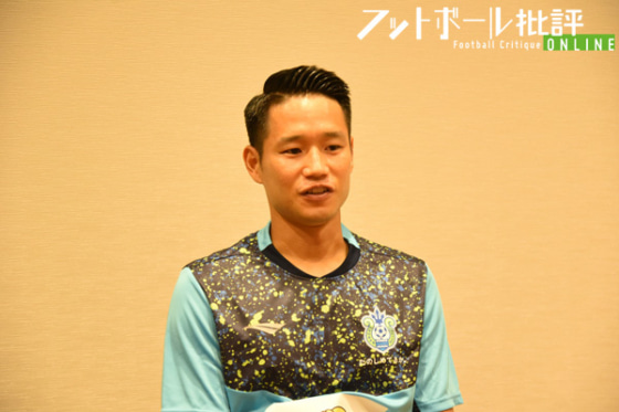 フットボール批評オンラインのインタビューを受ける山田直輝