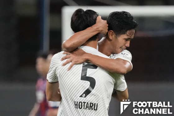 同点ゴールを決めたヴィッセル神戸MF山口蛍とFW武藤嘉紀