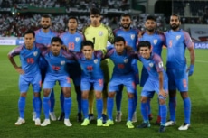 UAE代表と戦うサッカーインド代表