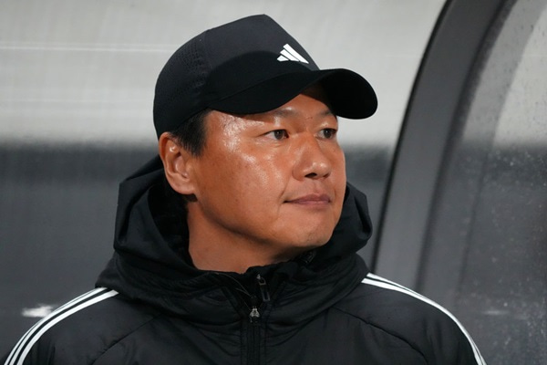 サッカーU-23日本代表で指揮官を務める大岩剛監督