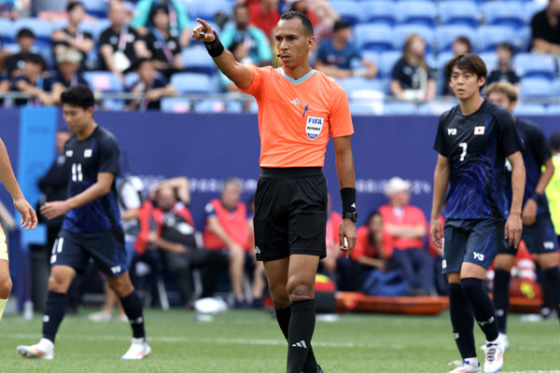 サッカーU-23日本代表対U-23スペイン代表をジャッジしたダハン・ベイダ主審
