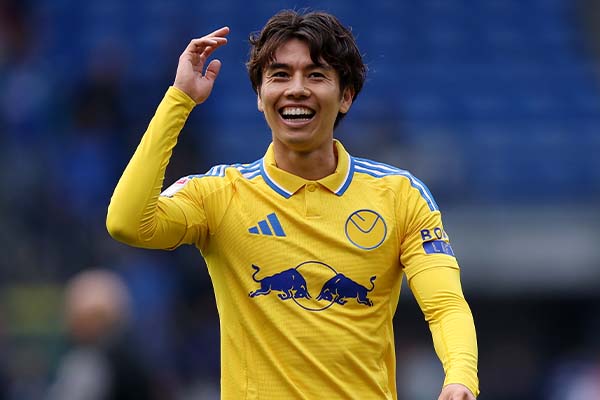リーズMF田中碧
