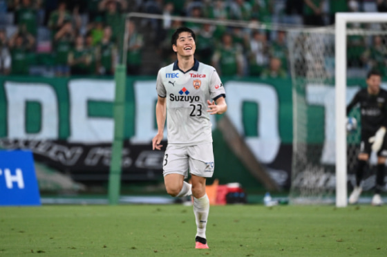 鈴木唯人