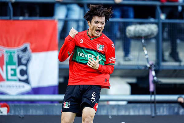 NECのサッカー日本代表FW小川航基