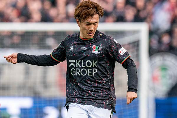 NECに所属するサッカー日本代表FW小川航基