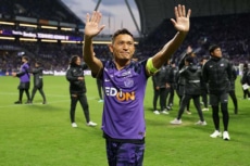 青山敏弘