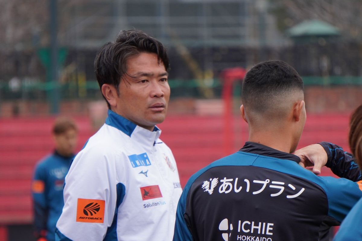 北海道コンサドーレ札幌　岩政大樹監督