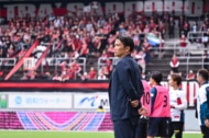 北海道コンサドーレ札幌　岩政大樹監督
