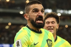 サッカー日本代表戦で得点を決めたオーストラリア代表のアジズ・ベヒッチ