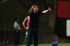 北海道コンサドーレ札幌　岩政大樹監督