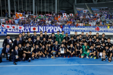 E-1選手権　日本代表　観客の前で写真