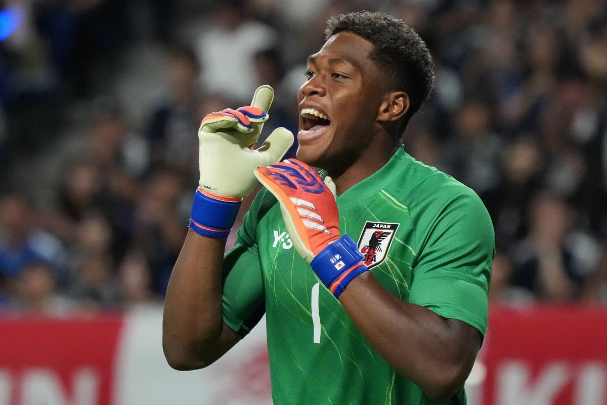 サッカー日本代表 鈴木彩艶