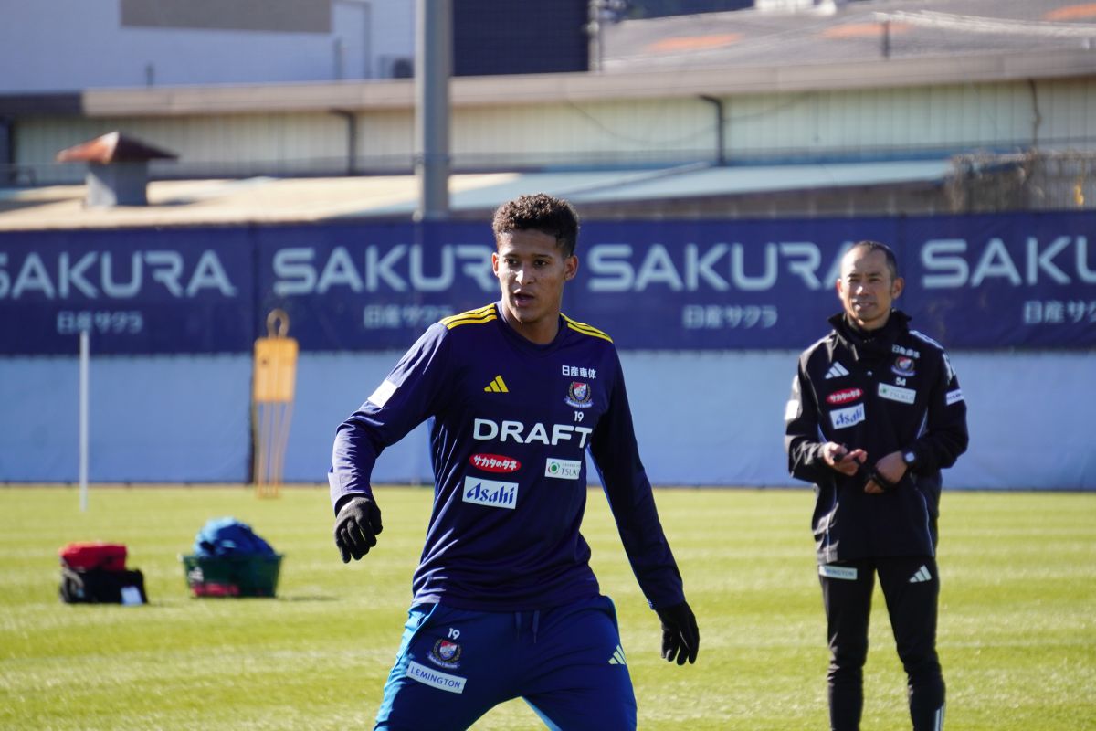 横浜F・マリノス　テヴィス
