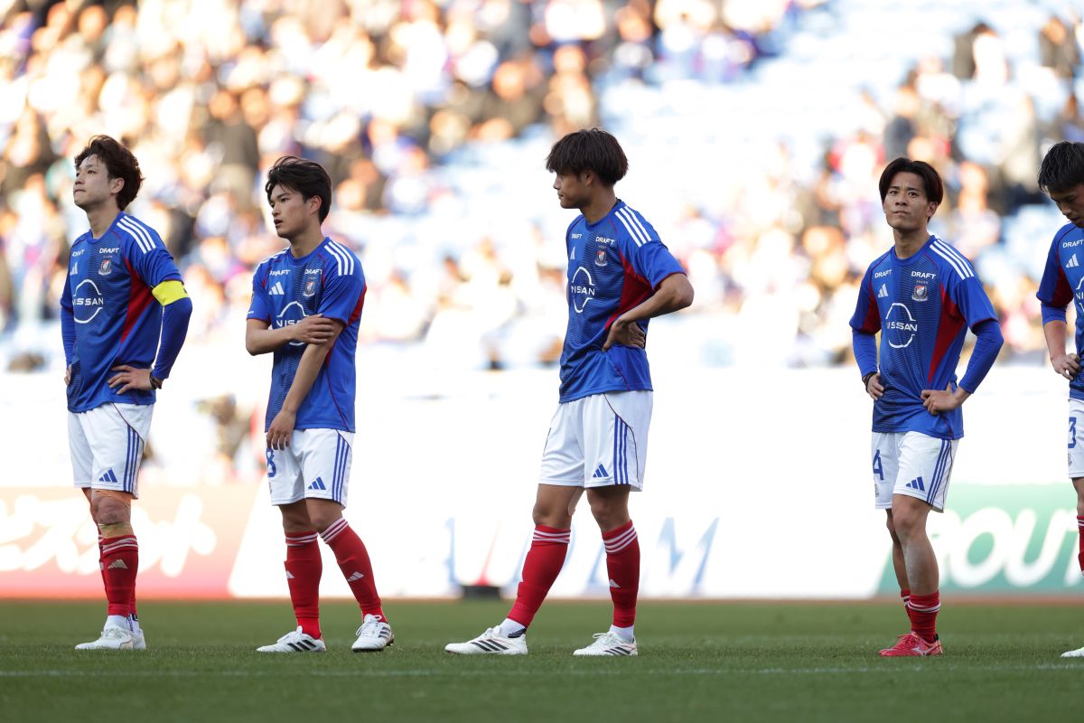 横浜F・マリノス　vs　浦和レッズ　開幕3連敗に肩を落とすイレブン