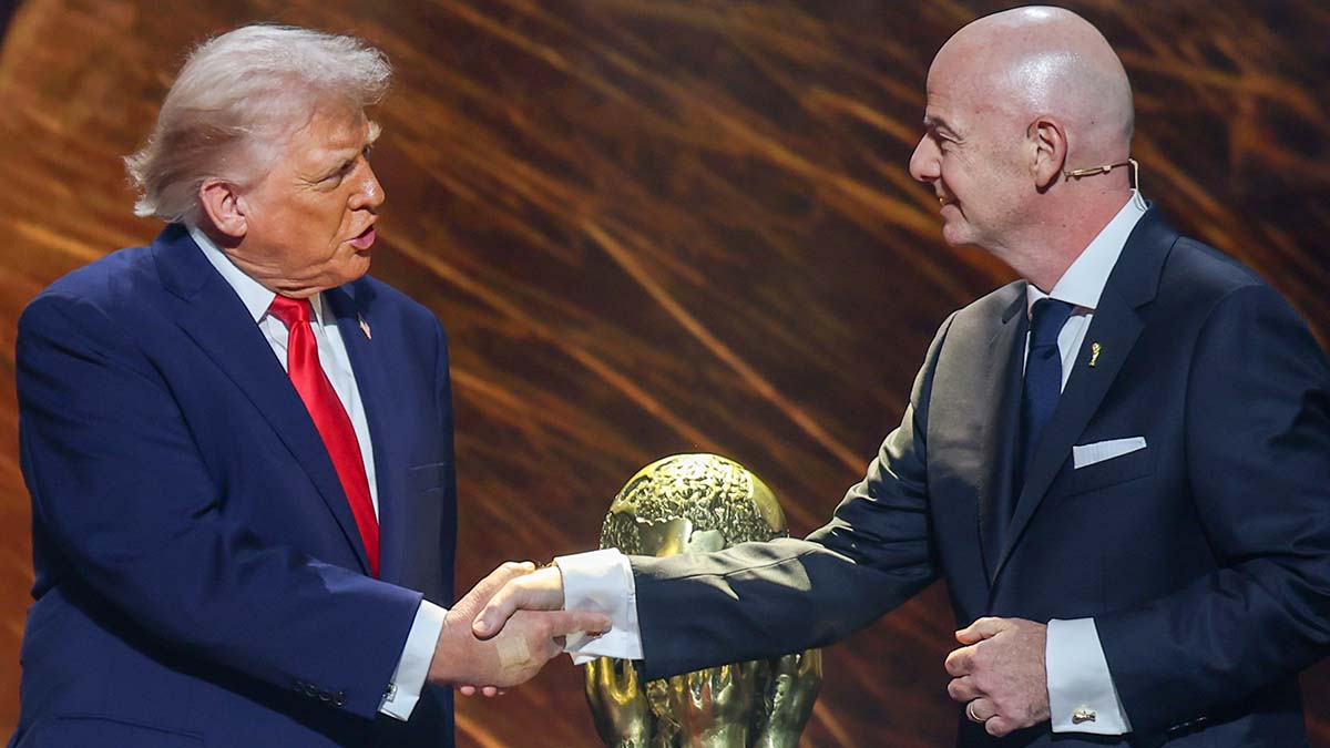 ドナルド・トランプ大統領とジャンニ・インファンティーノ会長