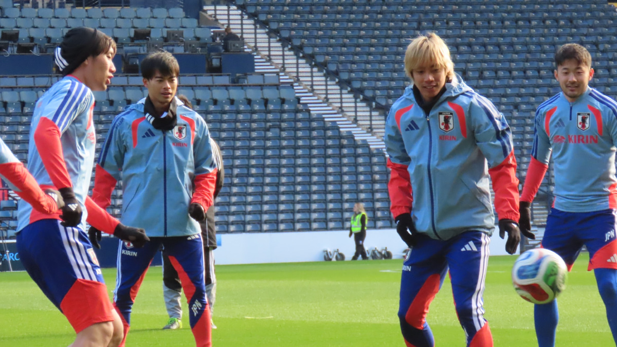 サッカー日本代表、三笘薫、伊東純也