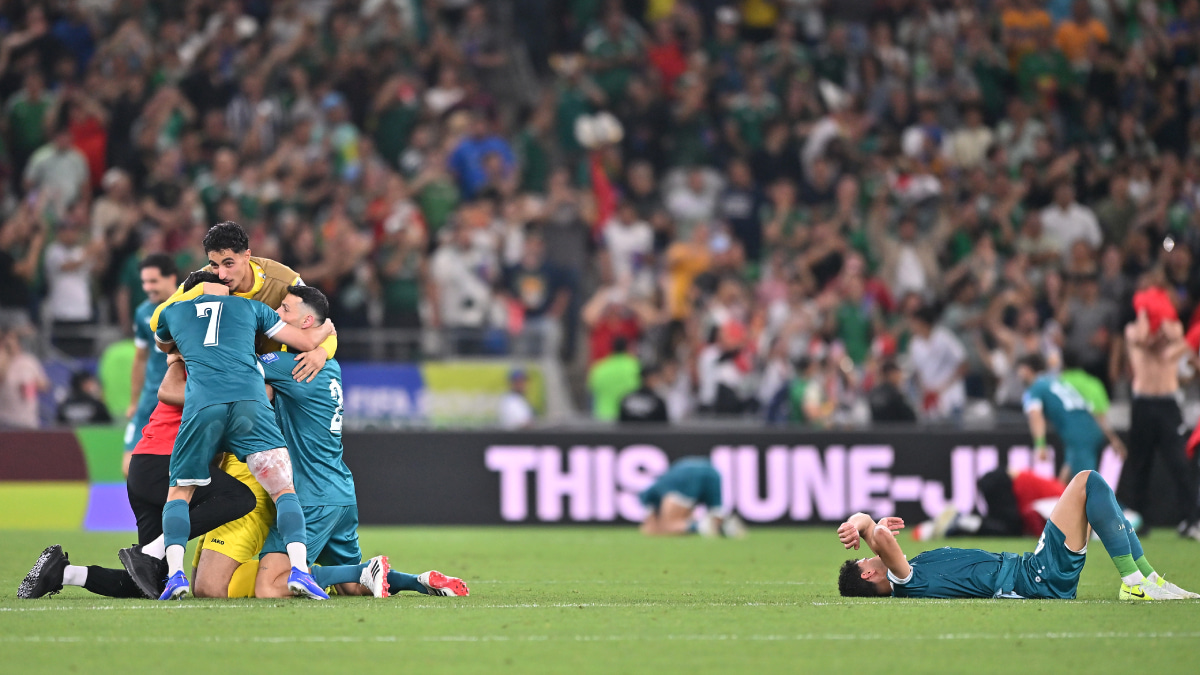 FIFAワールドカップへの出場を決めて喜ぶイラク代表の選手たち