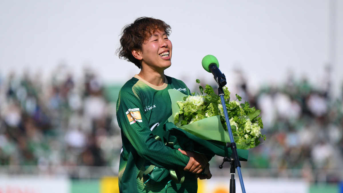 引退セレモニーで涙を浮かべる日テレ・東京ヴェルディベレーザの岩清水梓