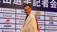 FC東京　長友佑都 W杯選出会見でフォトセッションに応じる