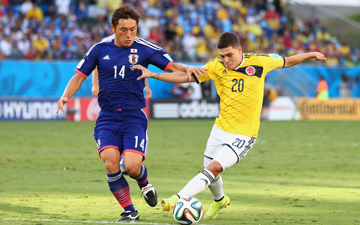 2014年ブラジルW杯 コロンビア戦でプレーする 日本代表 青山敏弘