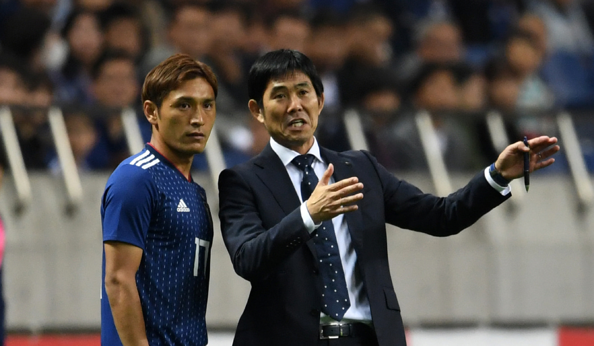 サッカー日本代表　青山敏弘と森保一監督