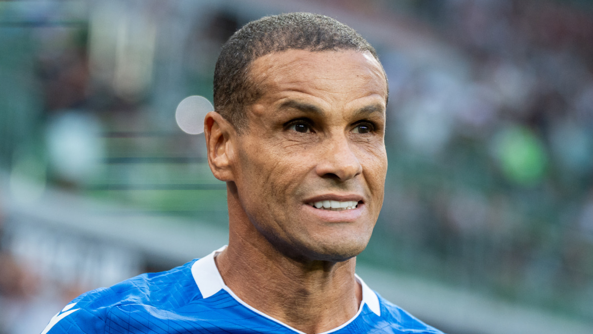 左足は健在！ 54歳リバウドが鮮やかなコントロールショット！ バルサ・レジェンズでスーパーゴール